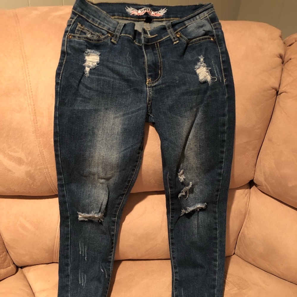 So Nikki distressed jeans- excellent condition